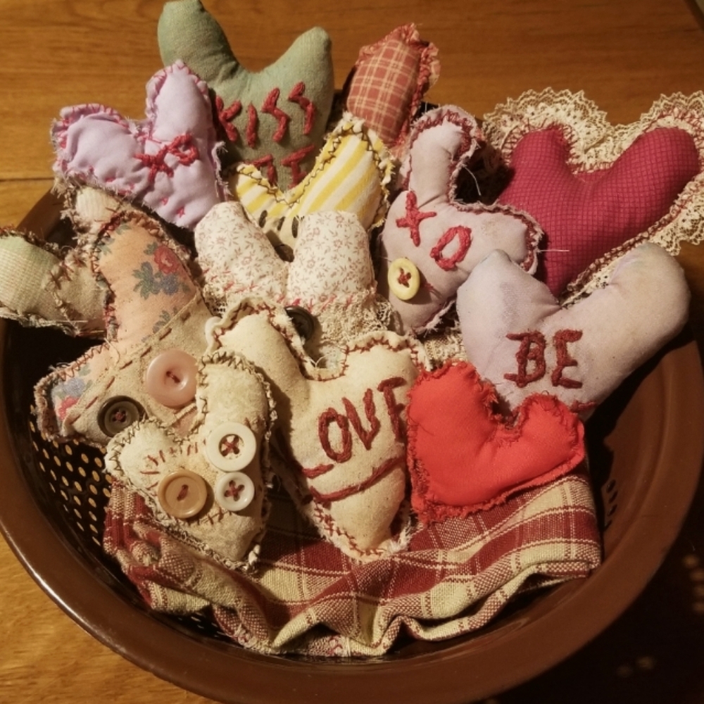 Primitive Valentine's Heart bowl fillers